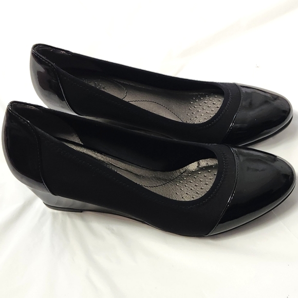 Life Stride Julianna Wedge Pump - Picture 8 of 10